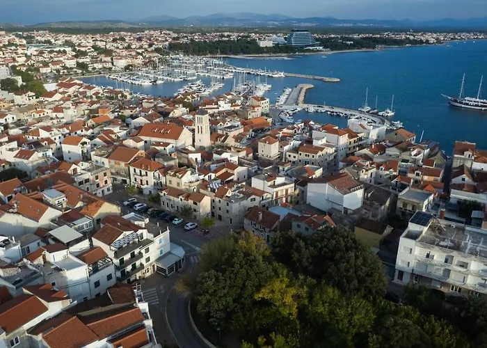 Adria アパート *